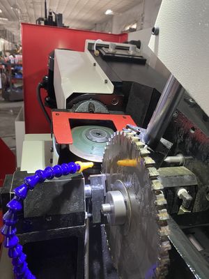Máquina de moagem de lâmina de serra TCT CNC dura Máquina de moagem totalmente automática